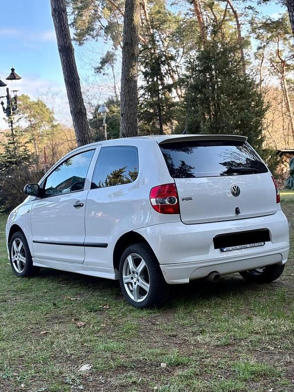 Gebraucht VW Fox 71 PS (52 kW) 2009 Weiß Kleinwagen