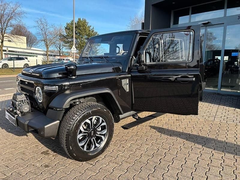 Neu BAW 212 166 PS (122 kW) 2026 Schwarz SUV