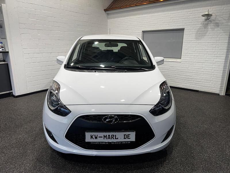 Gebraucht Hyundai i20 125 PS (91 kW) 2018 Weiß Van / Kleinbus