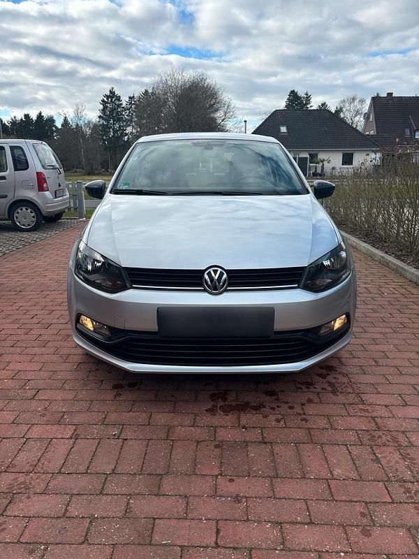 Gebraucht VW Polo 75 PS (55 kW) 2015 Silber Kleinwagen