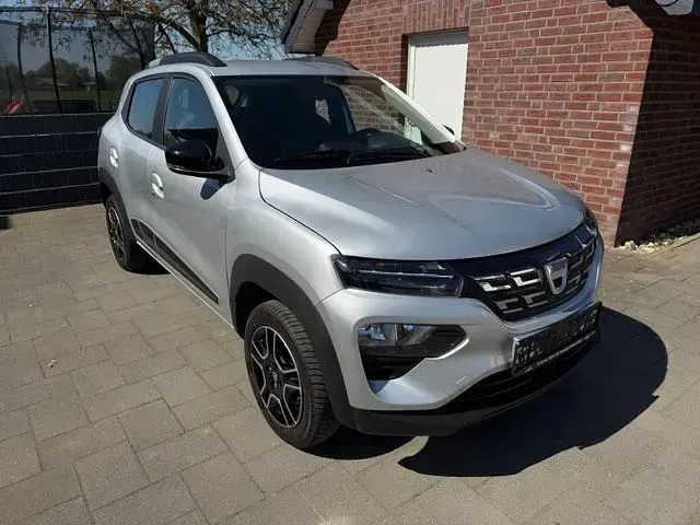 Usado Dacia Spring Comfort 33 kW (45 CV) 2022 Plateado Utilitario