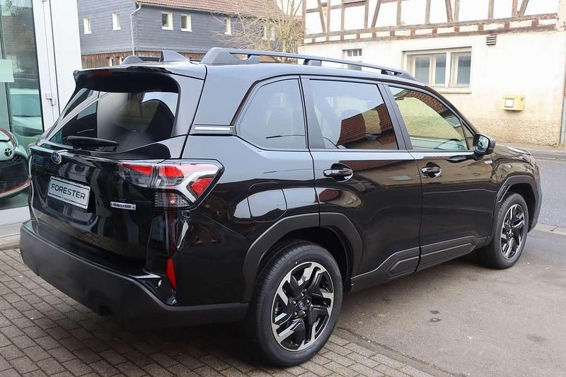 Neu Subaru Forester Exclusive+ 136 PS (100 kW) 2025 Crystal black silica SUV