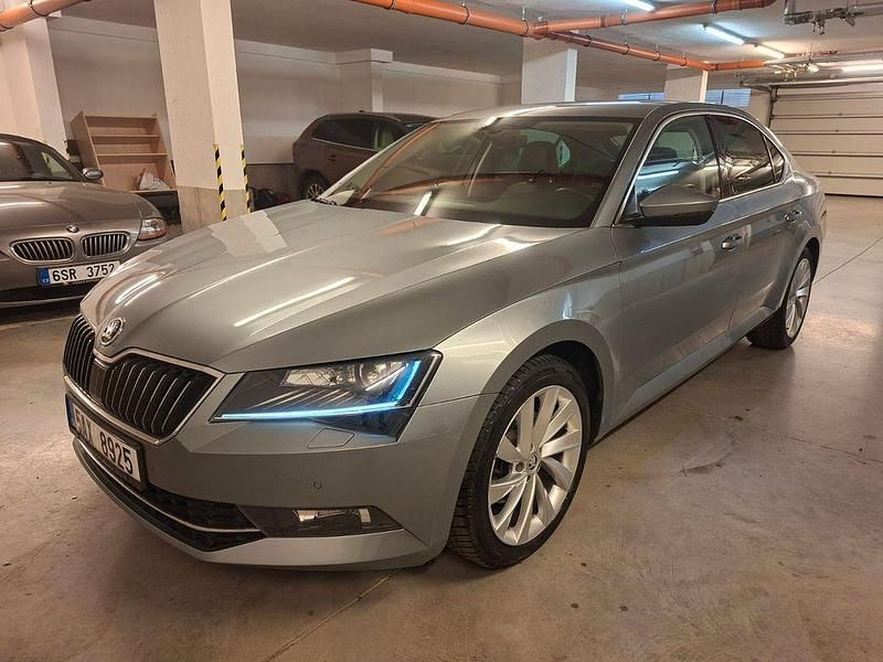 Gebraucht Skoda Superb Style 150 PS (110 kW) 2016 Grau Limousine