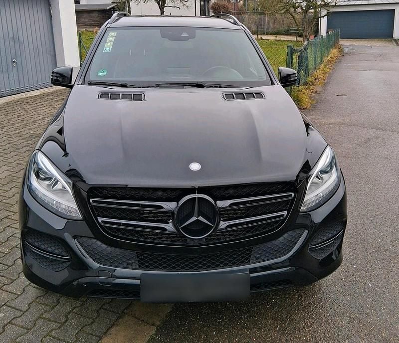 Gebraucht Mercedes GLE350 AMG line 258 PS (189 kW) 2015 Schwarz SUV