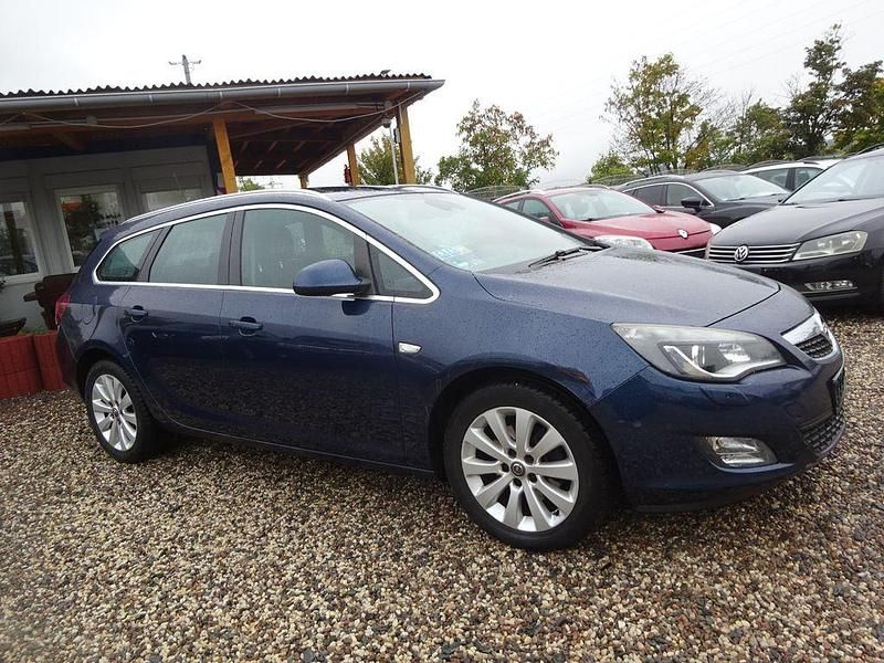 Gebraucht Opel Astra Innovation 125 PS (91 kW) 2012 Blau Kombi