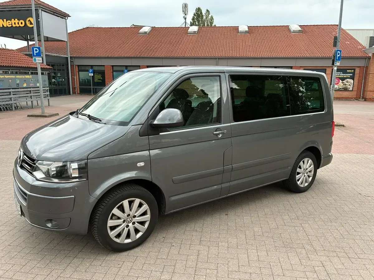 Używany VW Multivan 179 KM (131 kW) 2011 Szary Minivan