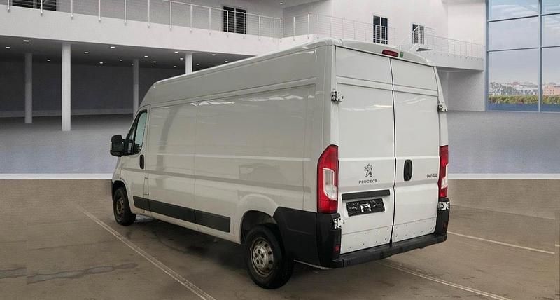 Gebraucht Peugeot Boxer 140 PS (102 kW) 2023 Silber Van