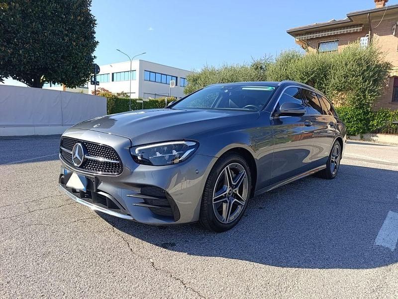 Gebraucht Mercedes E220 Premium 200 PS (147 kW) 2022 Grau Limousine