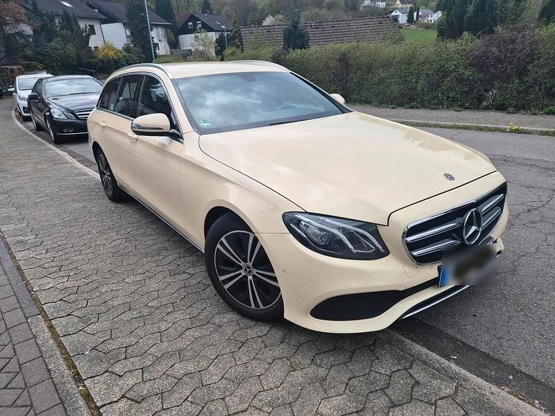 Second-hand Mercedes E220 194 CP (142 kW) 2019 Galben Break