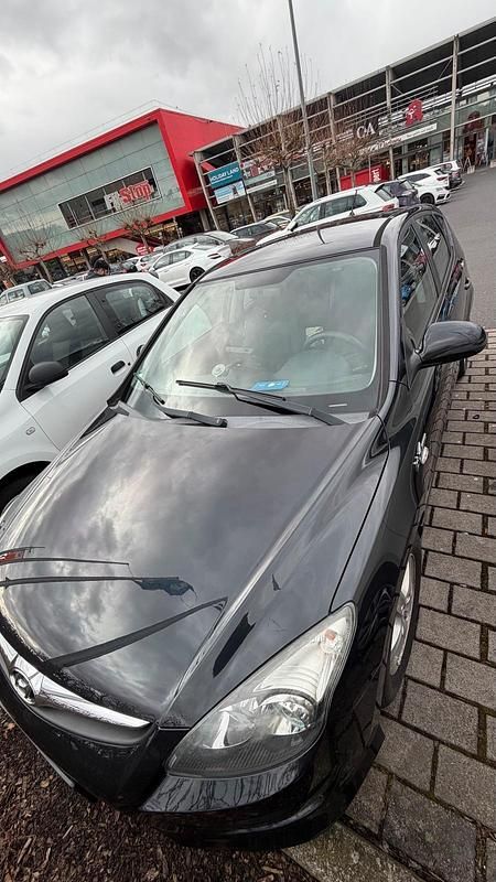 Gebraucht Hyundai i30 129 PS (94 kW) 2010 Schwarz Kombi