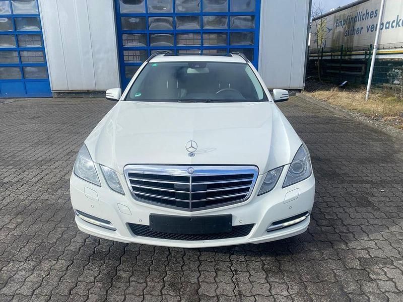 Gebraucht Mercedes E250 204 PS (150 kW) 2012 Weiß Kombi