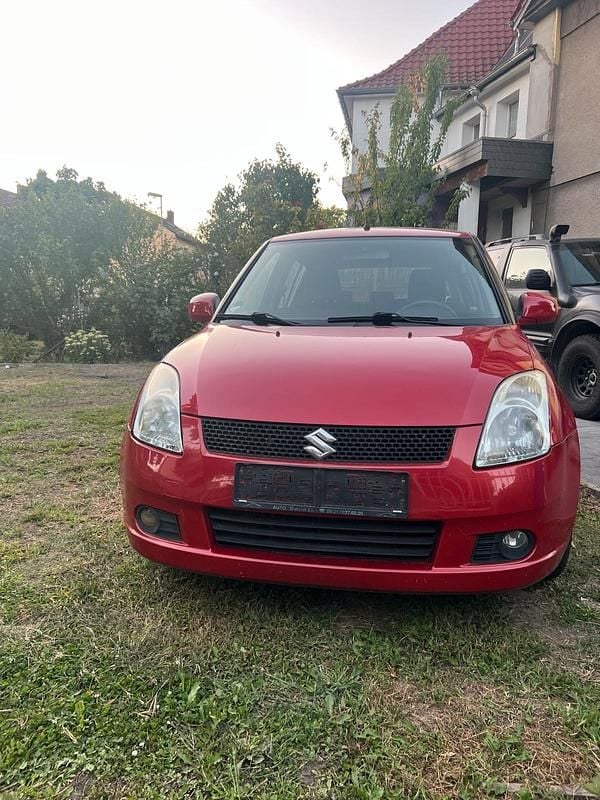 Rot Gebraucht 2007 Suzuki Swift Kleinwagen | 2.300 € - Bild 1/4
