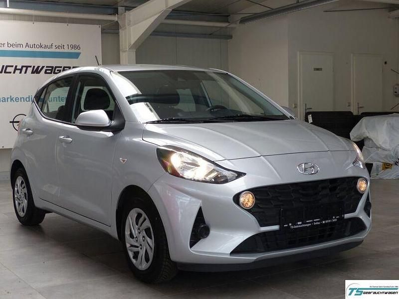Gebraucht Hyundai i10 Select 67 PS (49 kW) 2023 Silber Kleinwagen