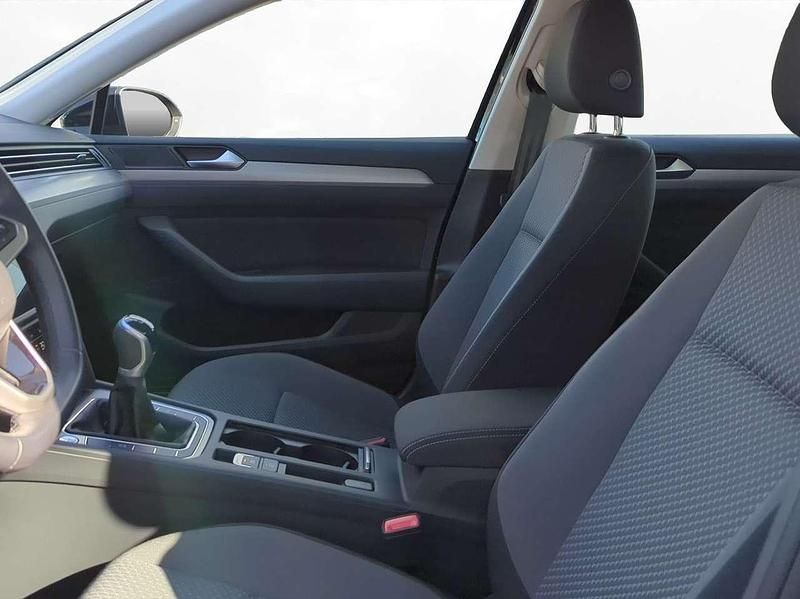 Gebraucht VW Passat Conceptline 150 PS (110 kW) 2022 Deep black perleffekt Kombi