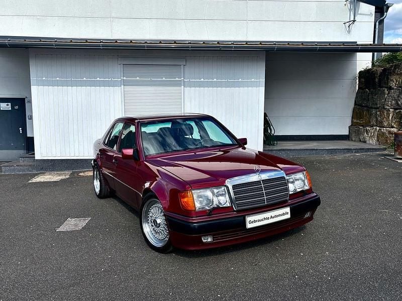 Rot Gebraucht 1993 Mercedes E500 AMG Limousine | 149.500 € - Bild 1/4