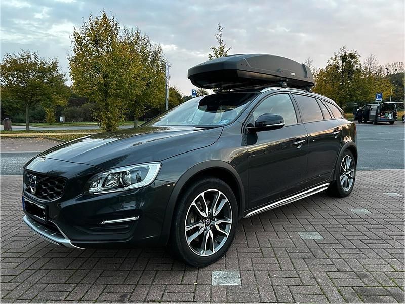 Grau Gebraucht 2016 Volvo V60 CC Kombi | 14.000 € (Fairer Preis) - Bild 1/4