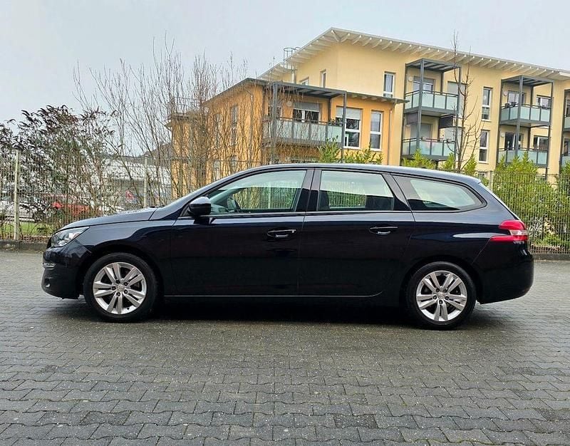 Gebraucht Peugeot 308 SW 131 PS (96 kW) 2017 Blau Kombi