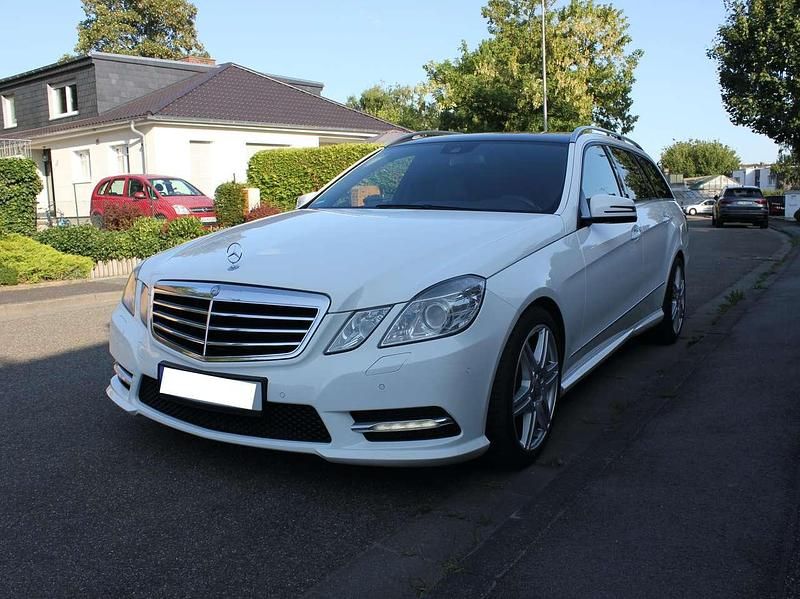 Gebraucht Mercedes E350 Avantgarde 265 PS (194 kW) 2012 Weiß Kombi