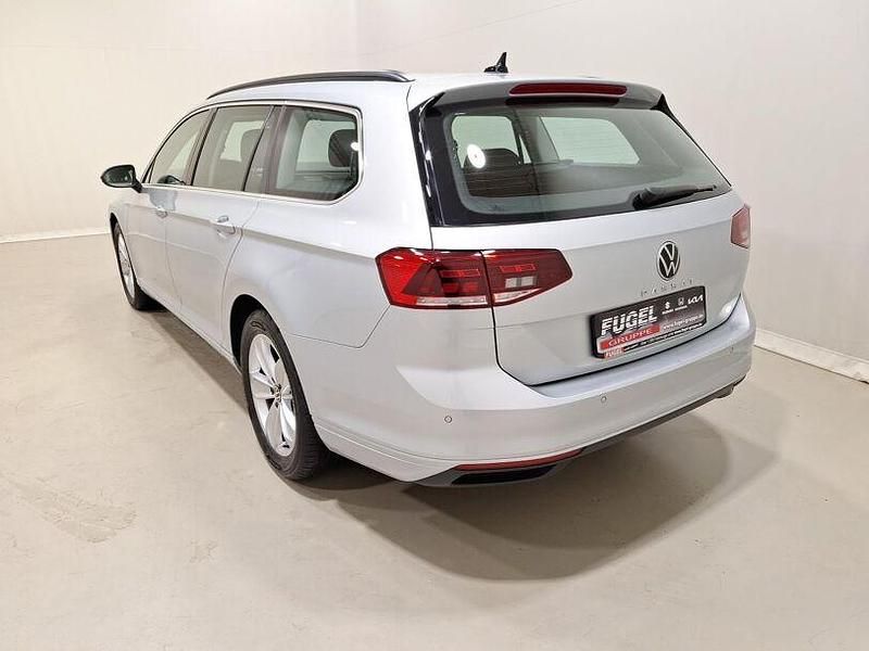 Gebraucht VW Passat Business 150 PS (110 kW) 2022 Scale silver metallic Kombi