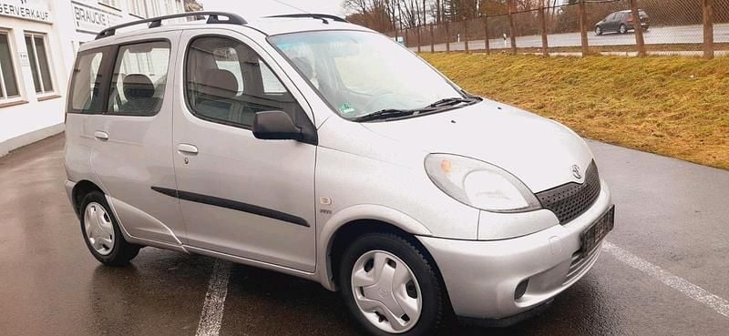 Gebraucht Toyota Yaris 106 PS (77 kW) 2001 Grau Kombi