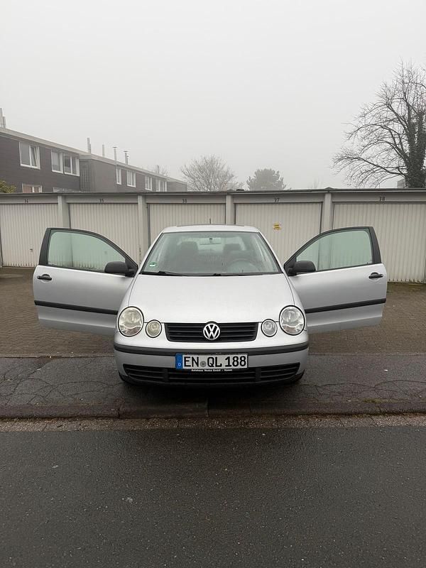 Silber Gebraucht 2003 VW Polo Basis Kleinwagen | 800 € (Superpreis) - Bild 1/4