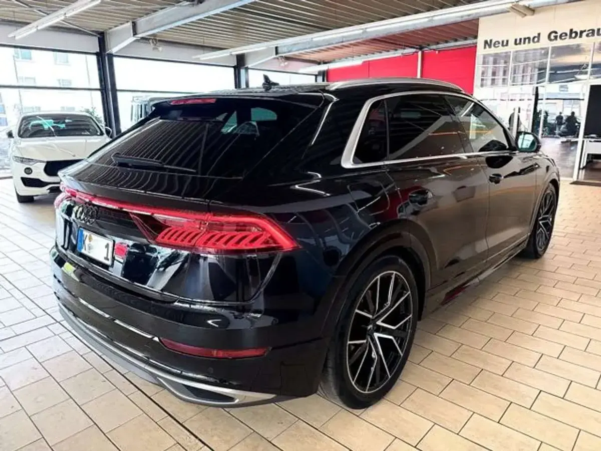 Używany Audi Q8 S-Line 286 KM (210 kW) 2019 Czarny SUV