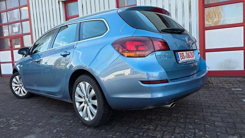Gebraucht Opel Astra 140 PS (102 kW) 2013 Hell Kombi