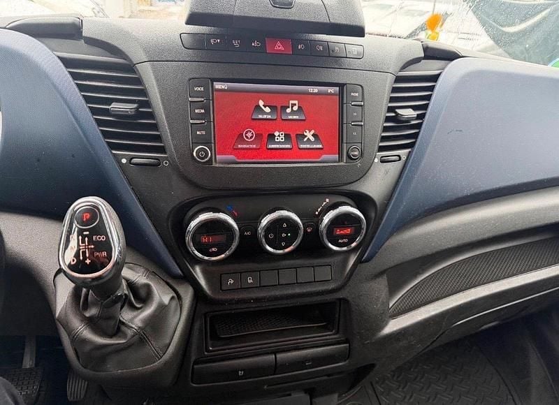 Gebraucht Iveco Daily 136 PS (100 kW) 2017 Weiß Van / Kleinbus