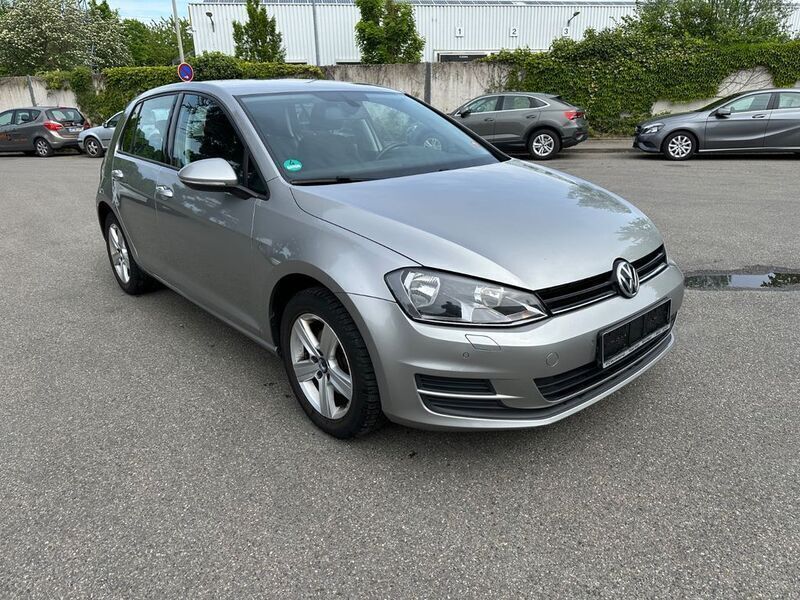 Grau Gebraucht 2014 VW Golf VII Comfortline Limousine | 9.450 € (Fairer Preis) - Bild 1/4