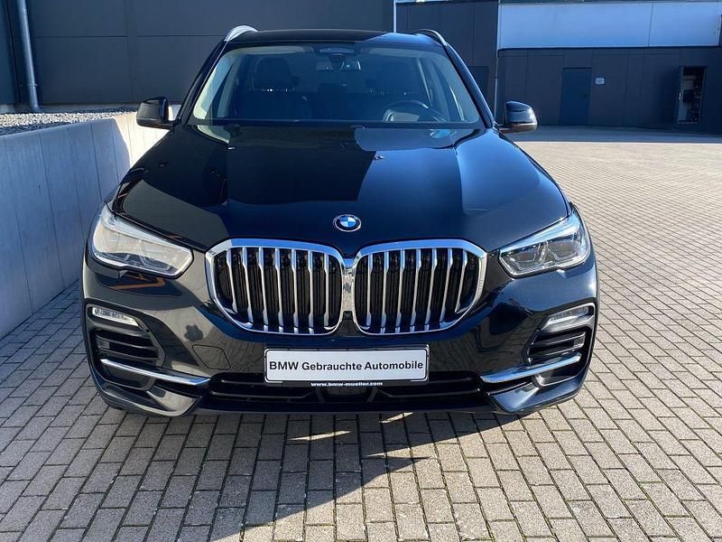 Gebraucht BMW X5 Sport Line 394 PS (289 kW) 2021 Black sapphire metallic SUV