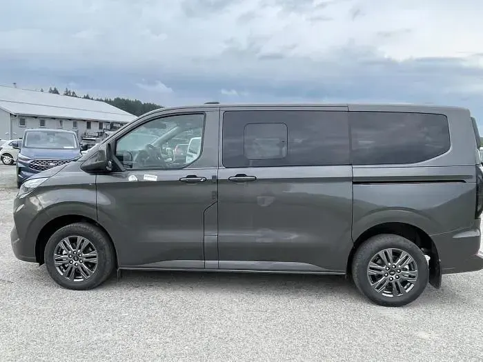 Neu Ford Tourneo Titanium 170 PS (125 kW) 2026 Grau, magnetic grau Van / Kleinbus