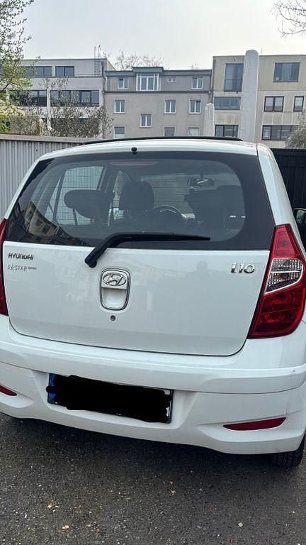 Gebraucht Hyundai i10 Edition 69 PS (50 kW) 2013 Weiß Kleinwagen