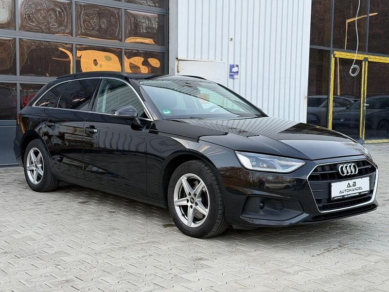 Gebraucht Audi A4 Sport 163 PS (119 kW) 2023 Schwarz Kombi