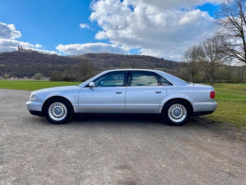 Second-hand Audi A8 310 CP (228 kW) 2001 Argintiu Berlinǎ