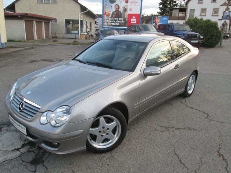 Cubanitsilber metallic (metallic) Gebraucht 2005 Mercedes CL220 Coupé | 5.900 € - Bild 1/4