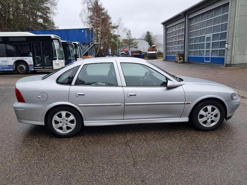 Gebraucht Opel Vectra Comfort 101 PS (74 kW) 2002 Grau Limousine