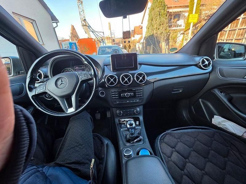 Gebraucht Mercedes B200 156 PS (114 kW) 2011 Grau Van / Kleinbus