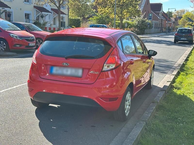 Second-hand Ford Fiesta 95 CP (69 kW) 2017 Roșu Hatchback