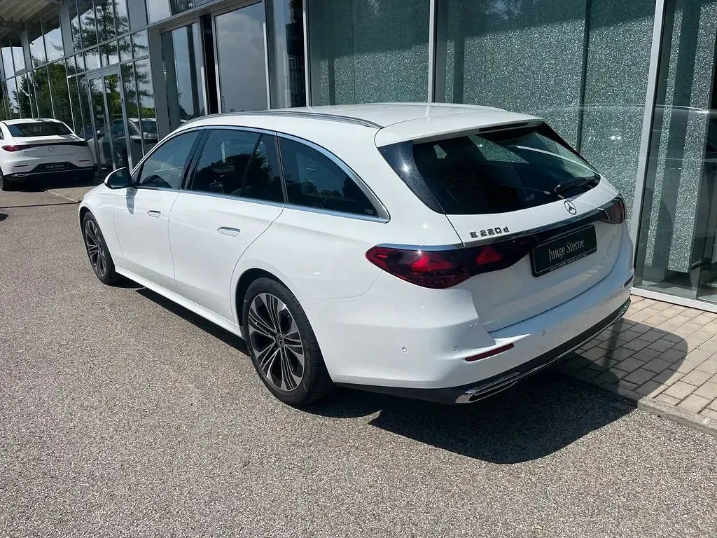 Gebraucht Mercedes E220 Avantgarde 197 PS (144 kW) 2025 Unilack polarweiß Kombi