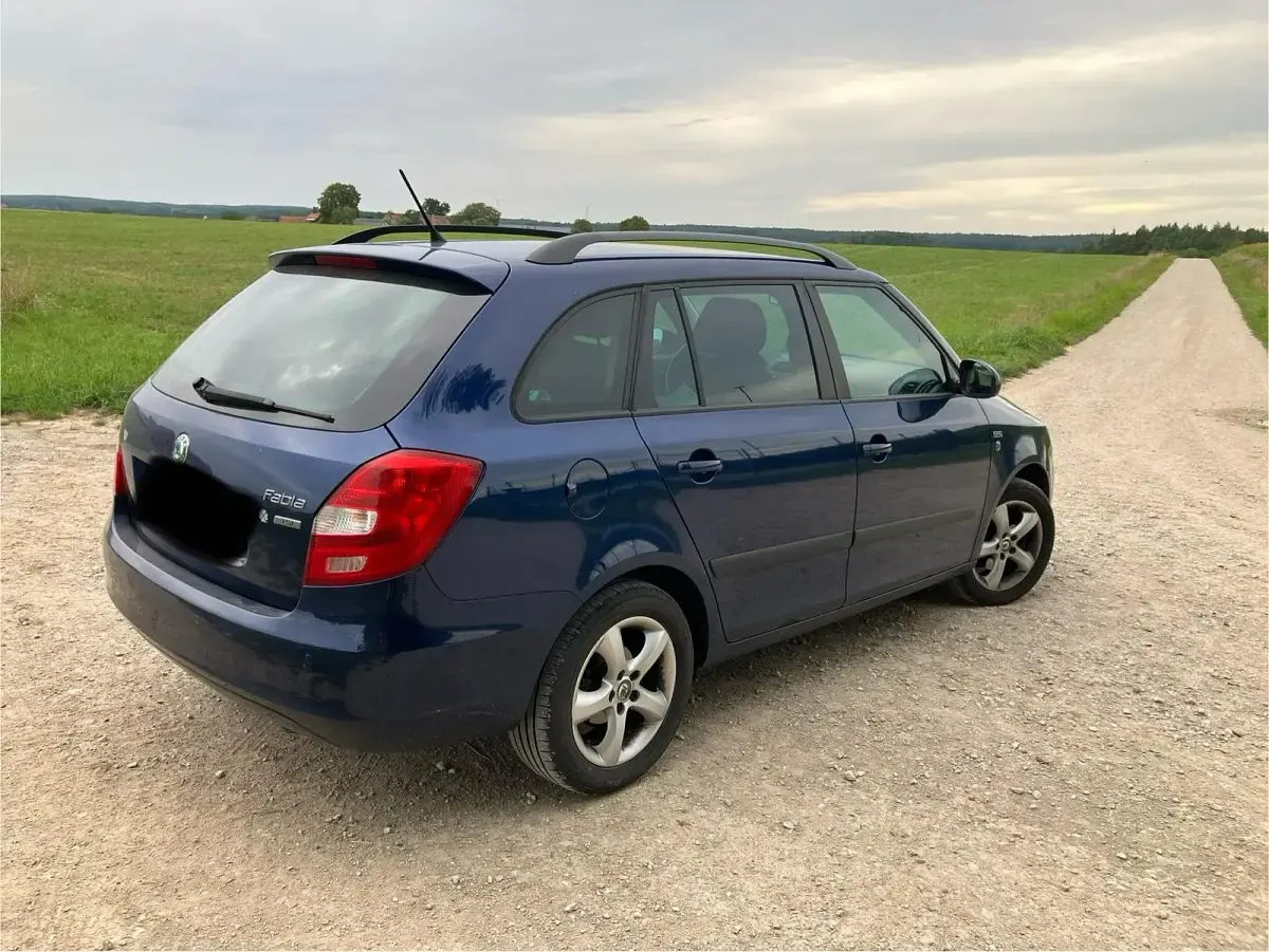 Gebraucht Skoda Fabia 85 PS (62 kW) 2012 Blau Kombi