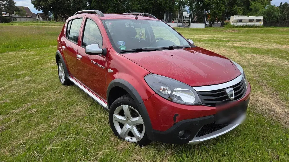 Gebraucht Dacia Sandero Stepway 75 PS (55 kW) 2011 Rot Limousine