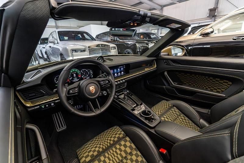 Neu Porsche 992 541 PS (397 kW) 2026 Grün Cabrio