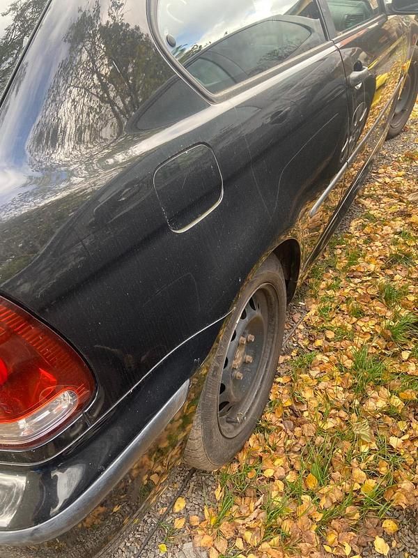 Schwarz Gebraucht 2003 BMW 318 Compact Kleinwagen | 1.899 € - Bild 1/3