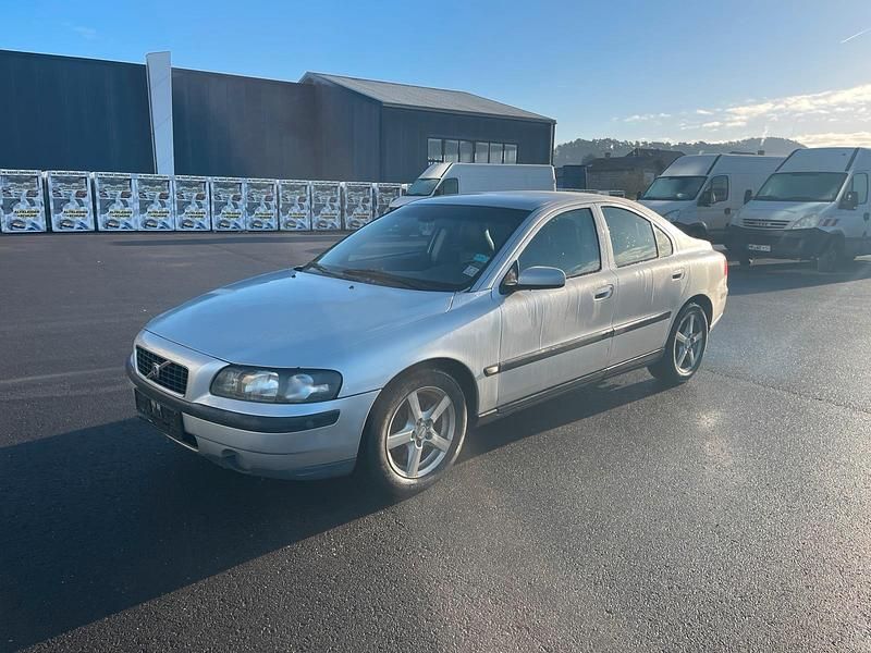 Silber Gebraucht 2004 Volvo S60 Limousine | 1.990 € (Fairer Preis) - Bild 1/4