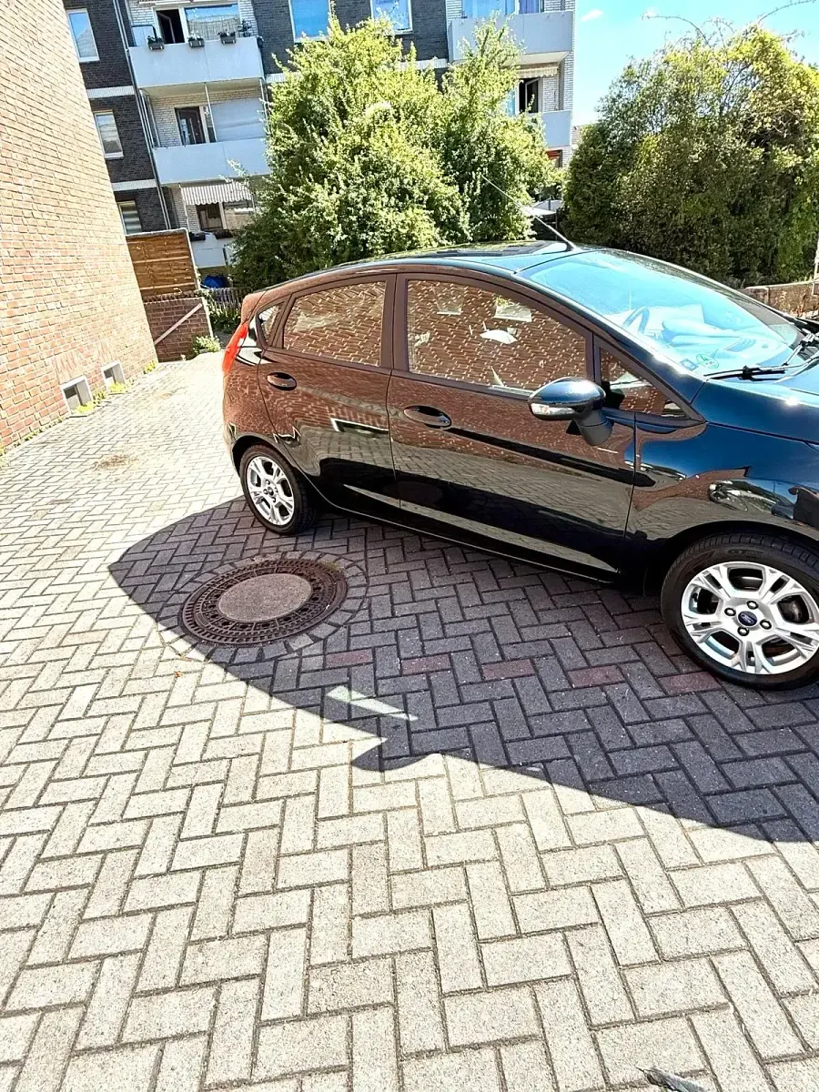 Gebraucht Ford Fiesta 100 PS (73 kW) 2014 Schwarz Kleinwagen