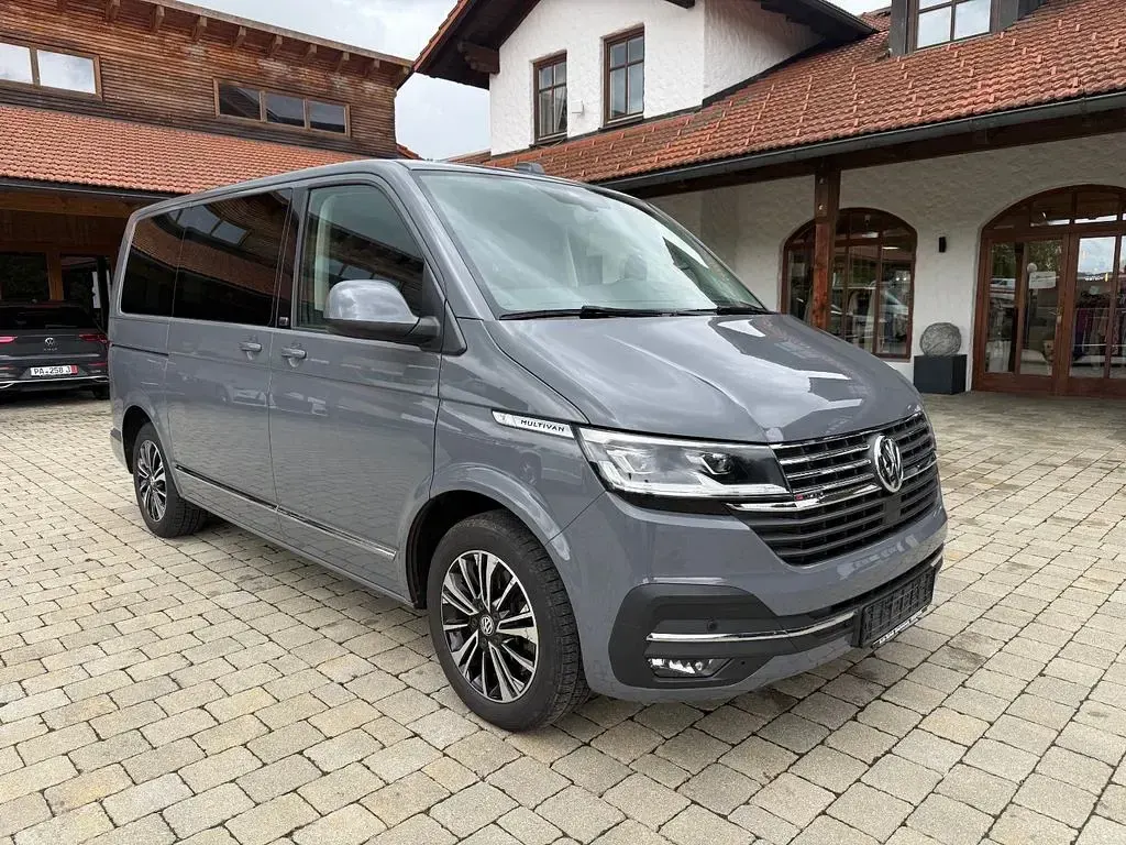 Gebraucht VW Multivan Generation Six 204 PS (150 kW) 2021 Grau Van / Kleinbus