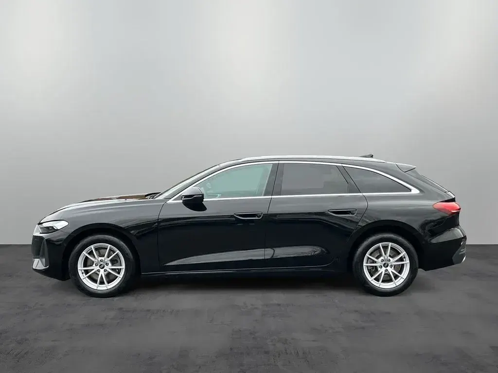 Gebraucht Audi A5 Sport 204 PS (150 kW) 2024 Mythosschwarz metallic Kombi