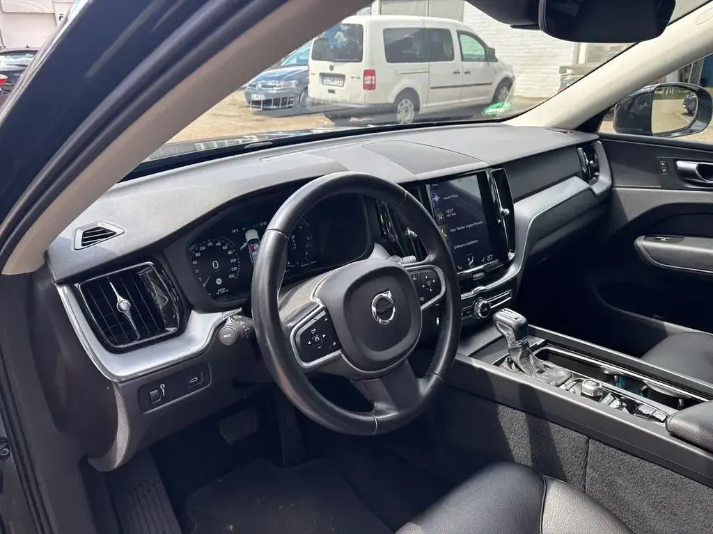 Gebraucht Volvo XC60 Momentum 190 PS (139 kW) 2019 Schwarz SUV