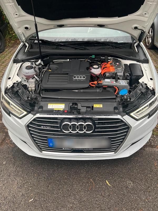 Weiß Gebraucht 2018 Audi A3 Sportback e-tron Kleinwagen | 21.250 € (Fairer Preis) - Bild 1/4