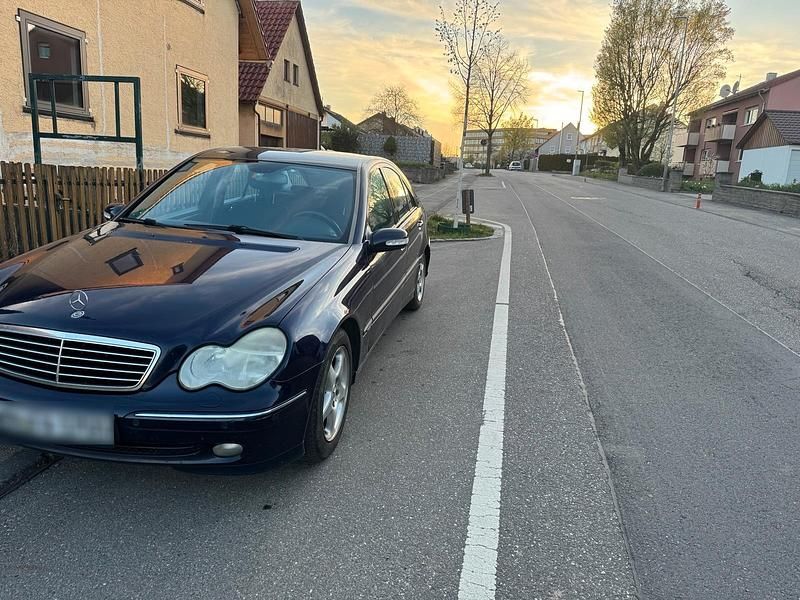 Gebraucht Mercedes C320 218 PS (160 kW) 2002 Violet Limousine
